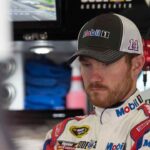 Bývalý pilot NASCAR Brian Vickers poslal Epsteinovi e-maily, ukazujú súbory
