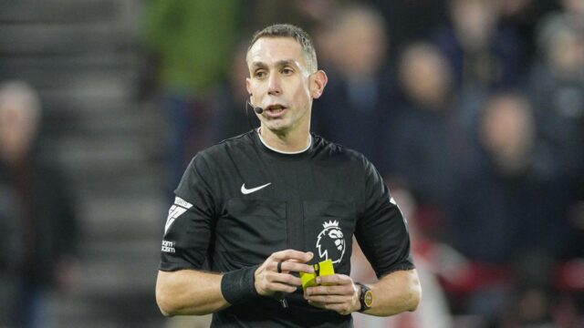 Bývalý rozhodca Premier League David Coote dostal podmienečný trest za obvinenie z neslušného obrazu
