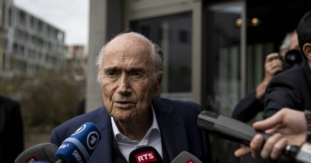 Bývalý šéf FIFA Sepp Blatter podporuje bojkot majstrovstiev sveta v Bývalý prezident FIFA Sepp Blatter