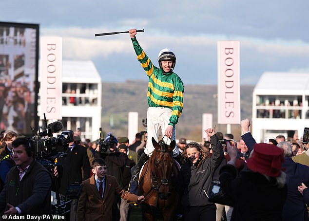 CALUM McCLURKIN: Nemyslíte na to? Myslím, že nikto nevie, čo Mark Walsh a Inothewayurthinkin sú pozdravení, keď vstupujú do ohrady pre víťaza