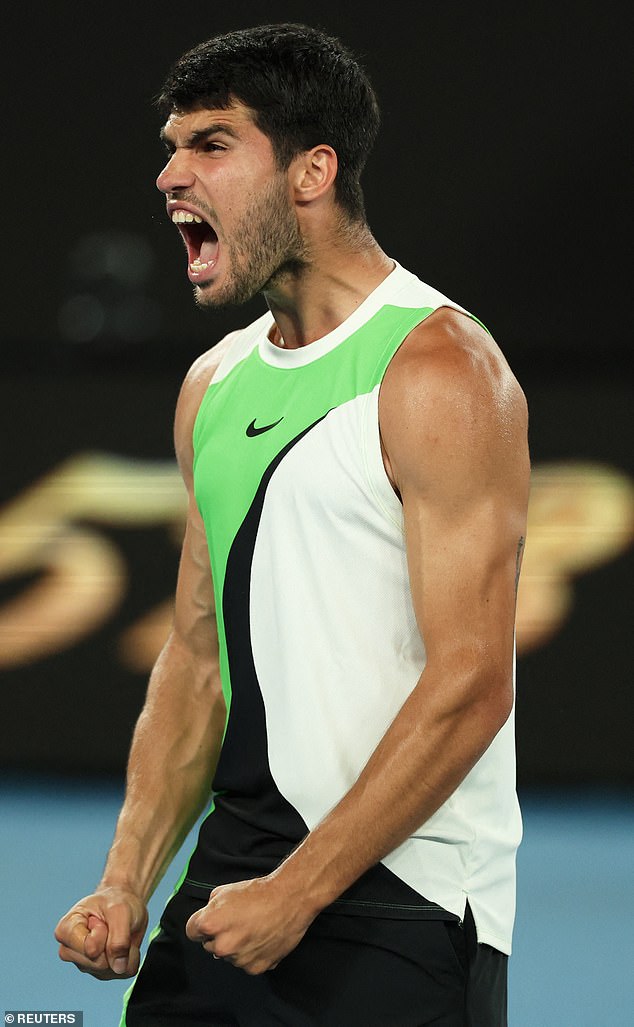 Carlos Alcaraz odhaľuje VEĽKÚ chybu, ktorú urobil Alex de Minaur, Carlos Alcaraz odhalil do očí bijúcu chybu, ktorej sa dopustil Alex de Minaur po tom, ako nemilosrdný Španiel vyradil domáceho hráča z Australian Open v priamych setoch.