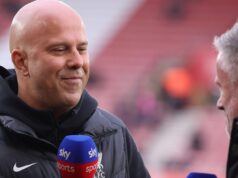 Carragher „zaskočený“ Slotom kričí, keď pokrytecká legenda Liverpoolu zdvojnásobuje svoje postavenie Carragher „zaskočený“ Slotom kričí, keď pokrytecká legenda Liverpoolu zdvojnásobuje svoje postavenie