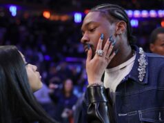 Celina Powell tvrdí, že Offset jej povedal, že Stefon Diggs opustil Cardi B v nemocnici na 3 dni, keď porodila jeho syna. Celina Powell tvrdí, že Offset jej povedal, že Stefon Diggs opustil Cardi B v nemocnici na 3 dni, keď porodila jeho syna.