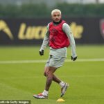 Julian Araujo bol na vedľajšej koľaji v Bournemouthe, ale teraz by mohol hrať v sobotu v Old Firm derby.