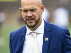 Chargers najali Chrisa O’Learyho ako svojho obranného koordinátora Chargers najali Chrisa O'Learyho ako svojho obranného koordinátora