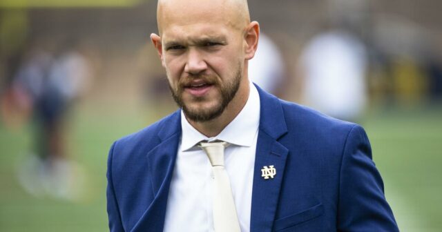 Chargers najali Chrisa O'Learyho ako svojho obranného koordinátora Chargers najali Chrisa O'Learyho ako svojho obranného koordinátora