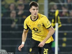 Chelsea aktivovala klauzulu o prerušení, aby ODVOLALA hviezdu vo výške 15 miliónov libier z pôžičky Borussie Dortmund – a označila predaj jedného z ich hráčov za „nemožný“ Aaron Anselmino je odvolaný do Chelsea z hosťovania v Borussii Dortmund