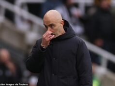 Chelsea bude DNES viesť rozhovory o odchode Enza Marescu: Nahnevaný a nahnevaný manažér môže odísť pred víkendom, pretože napätie s jeho šéfmi dosiahne bod varu Chelsea dnes uskutoční rozhovory o budúcnosti Enza Marescu, a to aj napriek vážnej neistote