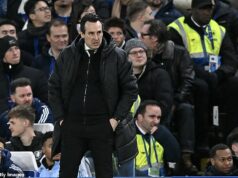 Chelsea dostala pokutu 150 000 libier po tom, čo bola fľaša s vodou vyhodená z kopačky na trénerov Aston Villy Chelsea dostala od FA ohromnú pokutu 150 000 libier za to, že po jej domácej porážke 2:1 hodili fľašu s vodou smerom k hale Aston Villa.