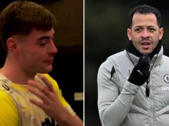 Chelsea nechala hráča v slzách, keď Liam Rosenior prijal „nezvyčajné“ rozhodnutie o prestupe Aaron Anselmino sa emotívne rozlúčil so svojimi spoluhráčmi z Borussie Dortmund