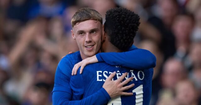 Cole Palmer a Estevao Willian 