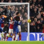 Snahu Bena Whitea proti Chelsea skontroloval VAR a zneškodnil ju pre ofsajd.