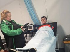 Chlapec z Portsmouth Ball, 16, utrpel stratu sluchu a zostal „otrasený“ po výbuchu blesku počas derby stretu so Southamptonom – keď sa jeho matka po dopade incidentu otvorila Chlapec z Portsmouth Ball, 16, utrpel stratu sluchu a zostal „otrasený“ po výbuchu blesku počas derby stretu so Southamptonom – keď sa jeho matka po dopade incidentu otvorila