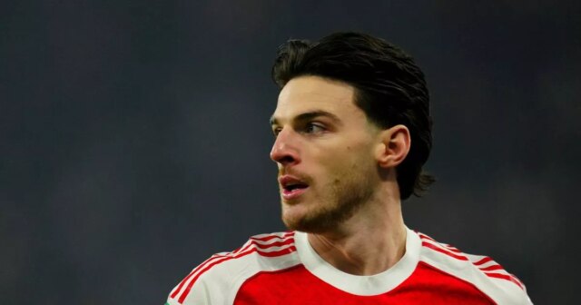 Čitateľ pier odhaľuje brutálny komentár Declana Ricea trénerovi Arsenalu v Declan Rice počas zápasu Arsenalu proti Chelsea