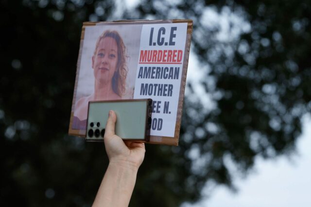 Čo povedala Hillary Clintonová o streľbe Renee Goodovej? Megyn Kelly tvrdí, že týmto príspevkom "ohrozuje životy".
