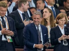 Čo prinesie Carlos Raphael Moersen Tottenhamu, jeho šéf a či nahradí Fabia Paraticiho Rafi Moersen sa bude hlásiť Johanovi Langemu (vľavo) v Tottenhame po odchode Fabia Paraticiho (centrálneho) a Rebeccy Caplehorn (vpravo)