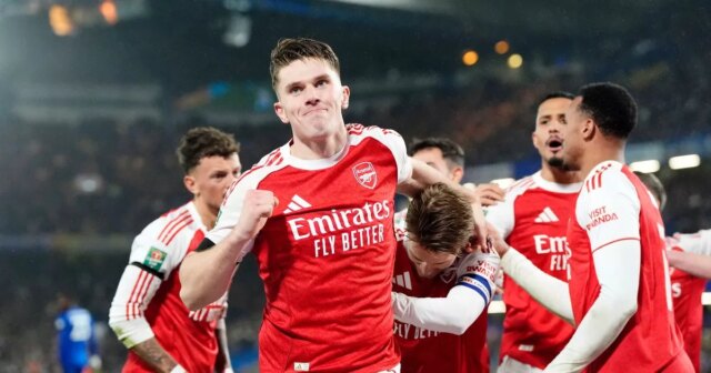 Čo urobil Liam Rosenior Viktorovi Gyokeresovi v zápase Chelsea vs Rozhodnutie Viktora Gyokeresa z Arsenalu vyvolalo kontroverzný moment od šéfa Chelsea Liama Roseniora