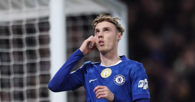 Cole Palmer oslavuje gól za Chelsea.