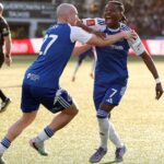 Isaac Buckley-Ricketts oslavuje gól za Macclesfield FC proti Crystal Palace