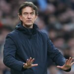 Thomas Frank počas zápasu Premier League medzi Tottenhamom Hotspur a West Hamom United na štadióne Tottenhamu Hotspur.