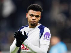 Ďalší prestup Tottenhamu je jasný po tom, čo klub potvrdil zmluvu s útočníkom Dane Scarlett počas zápasu MD8 fázy Ligy majstrov UEFA 2025/26 medzi Eintrachtom Frankfurt a Tottenhamom Hotspur.