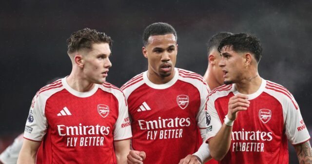 Ďalších päť zápasov Arsenalu v Premier League v porovnaní s Hráči Arsenalu počas zápasu proti Liverpoolu