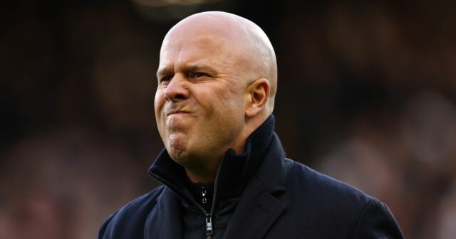 LONDÝN, ANGLICKO - 7. JANUÁRA: Marc Guehi z Crystal Palace sa pozerá počas zápasu Premier League medzi Crystal Palace a Aston Villa v Selhurst Parku 7. januára 2026 v Londýne v Spojenom kráľovstve. (Foto: Sebastian Frej/Getty Images)