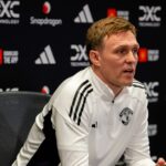 Dočasný hlavný tréner Manchestru United Darren Fletcher počas tlačovej konferencie na Carrington Training Ground.
