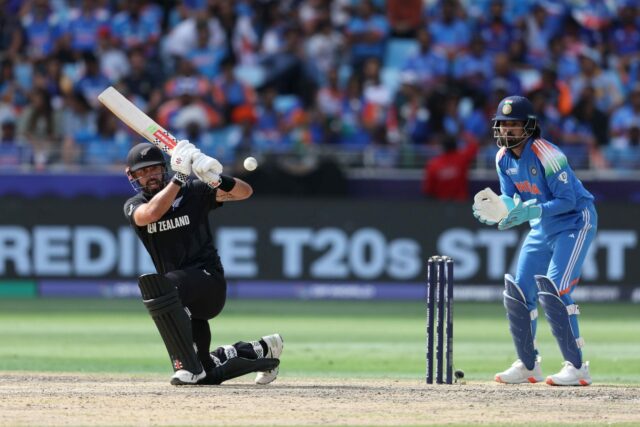 Daryl Mitchell vs KL Rahul
