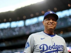 Dave Roberts hovorí, že prežil rakovinu a stal sa kapitánom Dodgers logo pochodového šialenstva