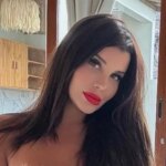 Dcéra bývalej hviezdy Glasgow Rangers Claudia Caniggia je tvorcom obsahu pre dospelých, ktorý zdieľa štipľavé obrázky online