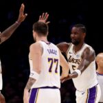 Deandre Ayton vstupuje do exkluzívneho klubu Lakers počas víťazstva nad Raptors