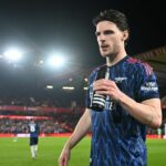 Declan Rice of Arsenal pije z fľaše pred zápasom Premier League medzi Nottingham Forest a Arsenal na City Ground 17. januára 2026 v Nottinghame v Anglicku.