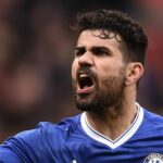 Brazílsky útočník Chelsea narodený v Španielsku Diego Costa oslavuje svoj druhý gól počas futbalového zápasu anglickej Premier League medzi Stoke City a Chelsea na štadióne Bet365 v Stoke-on-Trent v strednom Anglicku 18. marca 2017. / FOTO AFP / Oli SCARFF / POUŽITIE OBMEDZENÉ NA REDAKCIU. Nepoužívať s nepovolenými audio, video, dátami, súpiskami zápasov, klubovými/ligovými logami alebo „živými“ službami. Online použitie počas zápasu je obmedzené na 75 obrázkov, bez emulácie videa. Nepoužíva sa v stávkach, hrách alebo publikáciách pre jednotlivé kluby/ligy/hráčov. / (Fotokredit by mal znieť OLI SCARFF/AFP cez Getty Images)