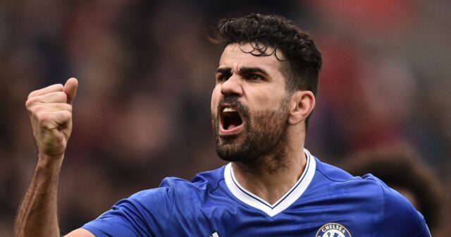 Brazílsky útočník Chelsea narodený v Španielsku Diego Costa oslavuje svoj druhý gól počas futbalového zápasu anglickej Premier League medzi Stoke City a Chelsea na štadióne Bet365 v Stoke-on-Trent v strednom Anglicku 18. marca 2017. / FOTO AFP / Oli SCARFF / POUŽITIE OBMEDZENÉ NA REDAKCIU. Nepoužívať s nepovolenými audio, video, dátami, súpiskami zápasov, klubovými/ligovými logami alebo „živými“ službami. Online použitie počas zápasu je obmedzené na 75 obrázkov, bez emulácie videa. Nepoužíva sa v stávkach, hrách alebo publikáciách pre jednotlivé kluby/ligy/hráčov. / (Fotokredit by mal znieť OLI SCARFF/AFP cez Getty Images)