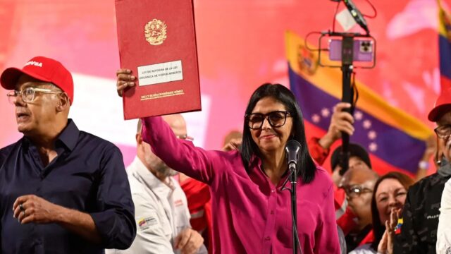 Do akej miery budú mať USA kontrolu nad venezuelskou ropou? | Televízne relácie
