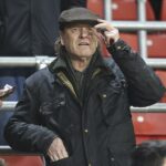 Sean Bean bol zobrazený v dave v St Mary's na stredajšom súboji o šampionát