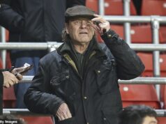 Dokážete identifikovať hollywoodskeho A-listu v dave na súboj Southampton’s Championship so Sheffieldom United? Sean Bean bol zobrazený v dave v St Mary's na stredajšom súboji o šampionát