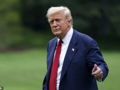 Donald Trump odhaľuje svoje plány na Super Bowl a kritizuje účinkujúcich NFL Bad Bunny a Green Day Donald Trump prezradil, že vynechá tohtoročný Super Bowl, ktorý sa koná neďaleko San Francisca