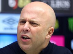 Edwards a Hughes diskutujú o krátkodobom pláne na „zastavenie hniloby“ v Liverpoole so Slotom pod tlakom Edwards a Hughes diskutujú o krátkodobom pláne na „zastavenie hniloby“ v Liverpoole so Slotom pod tlakom