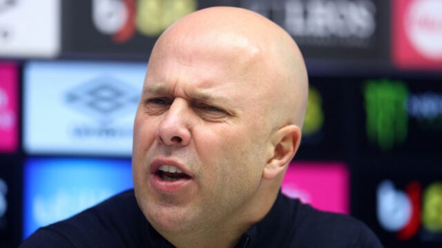 Edwards a Hughes diskutujú o krátkodobom pláne na „zastavenie hniloby“ Edwards a Hughes diskutujú o krátkodobom pláne na „zastavenie hniloby“ v Liverpoole so Slotom pod tlakom