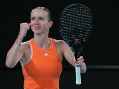 Elina Svitolinová má za cieľ priniesť „svetlo“ na vojnou zmietanú Ukrajinu, keďže sa zameriava na prvé finále Australian Open Aryna Sabalenková opakovane žiadala mier, vo štvrtok si so Svitolinou nepotriasa rukou (Getty)