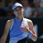 Raducanu vypadol z Australian Open v druhom kole (Getty Images)