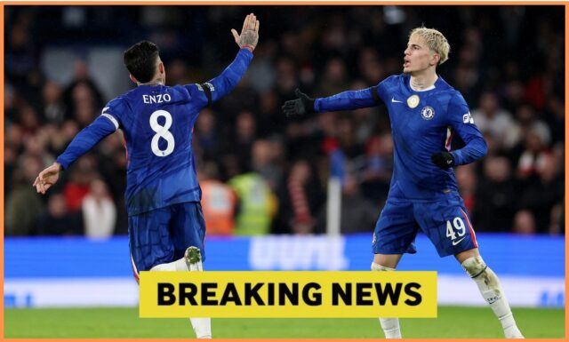 Stredopoliar Chelsea Enzo Fernandez v akcii proti Fulhamu