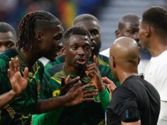 Eso Tottenhamu lietajúce späť po červenej karte ako hviezda 13 miliónov libier ohrozuje prestup Thomas Frank počas zápasu Tottenhamu