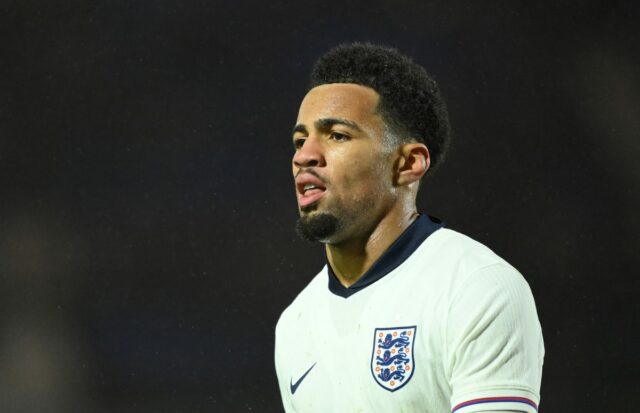 Ethan Nwaneri sa pripája k Balotellimu a Drogbovi s debutovým Download app from appStore