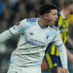 Európska liga: Sancho vedie Aston Villu do osemfinále; Postupujú aj Lyon, Freiburg