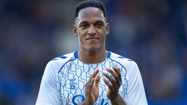 Everton nadviazal kontakt na 6ft 4 obrieho obrancu s podobnosťou ako Yerry Mina
