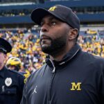 Ex-Michigan wide receiver tvrdí, že hráči 'vydierali' Sherrone Moore do hracieho času
