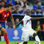 Fabrizio Romano poskytuje N'Golo Kantemu aktuálne informácie po tom, čo ho hlásia k návratu do Chelsea